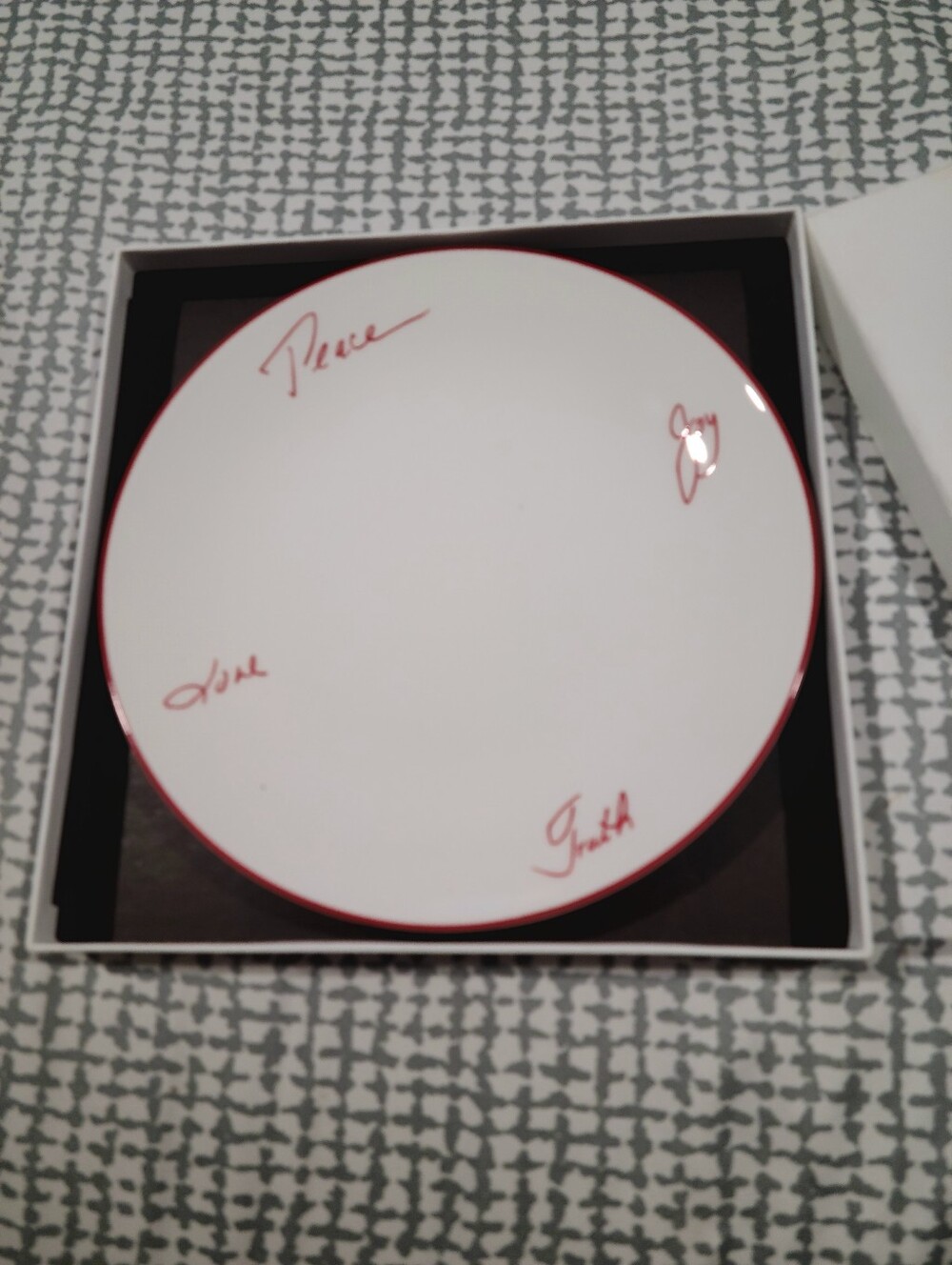 Vera Wang Limited Edition Holiday Plate